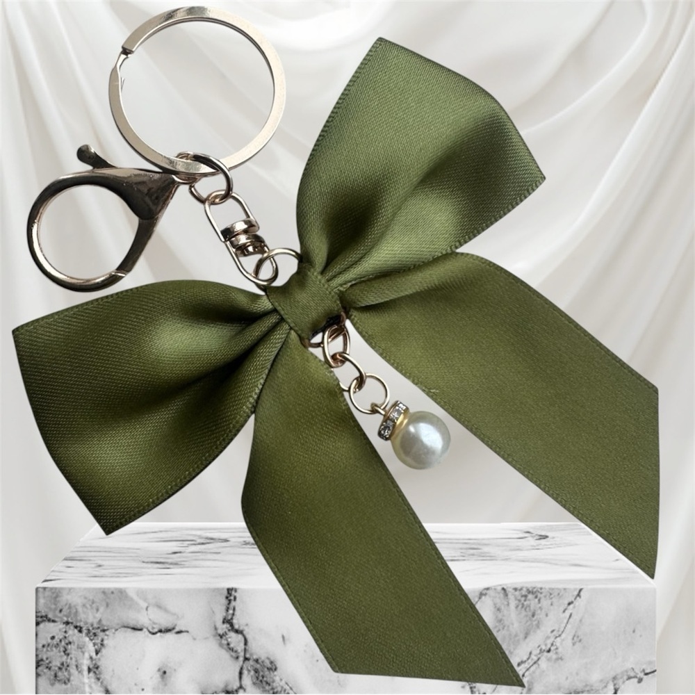 $8 Add-On | Chic Forest Green
Satin Bow Charm Keychain